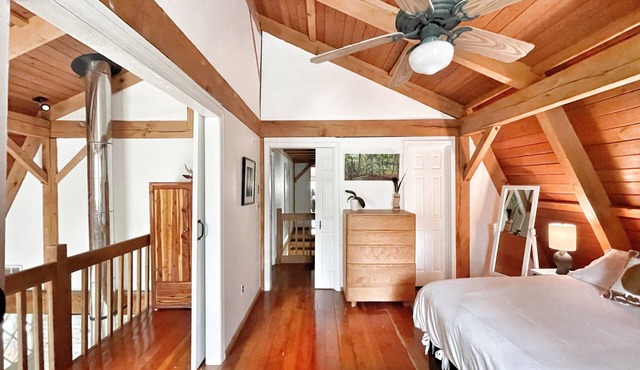 Hampton Beach Barn w/Infrared Sauna and Heated Pool - Dog friendly.