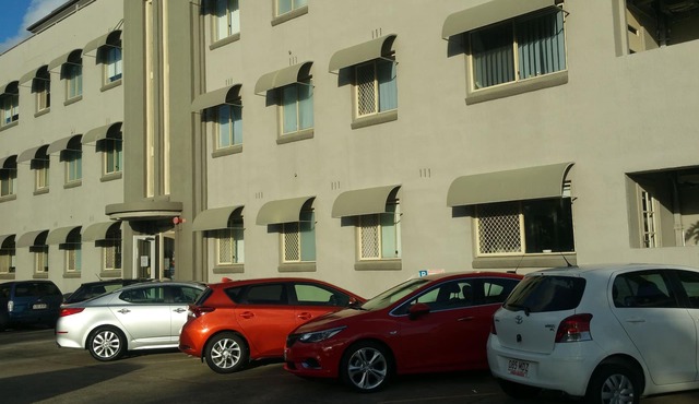 Hampton Court Apartments