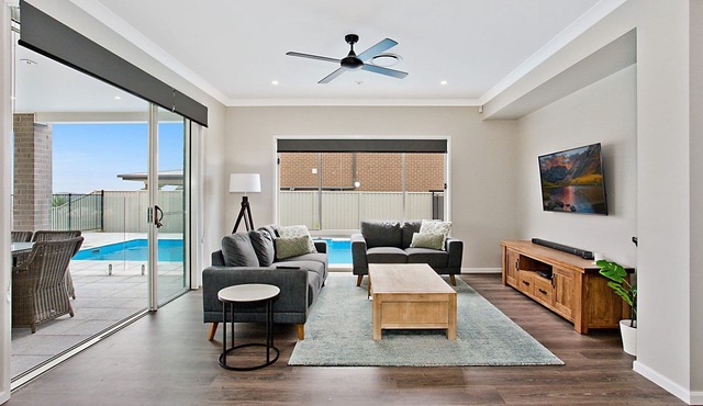 Hampton Heights - Stunning pet friendly home with pool!