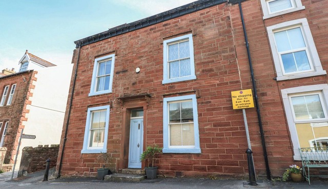 HAMPTON HOUSE, family friendly, country holiday cottage in St Bees