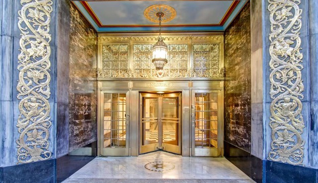 Hampton Inn and Suites Cincinnati - Downtown