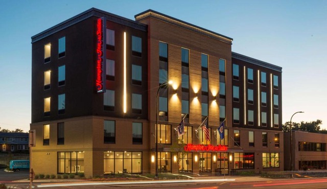 Hampton Inn and Suites Minneapolis University Area, MN