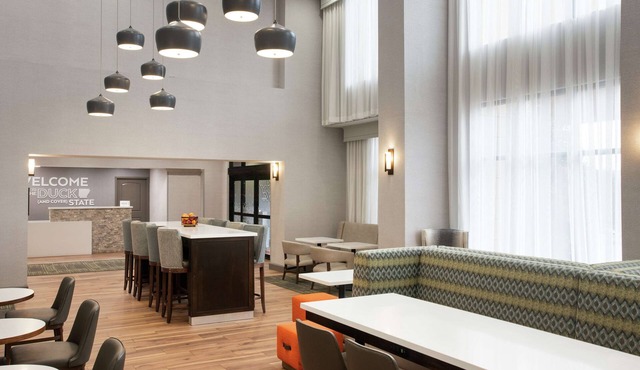 Hampton Inn and Suites Pine Bluff