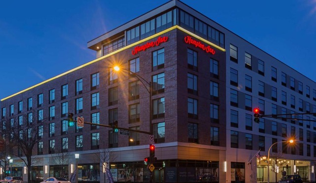 Hampton Inn Chicago North-Loyola Station, Il