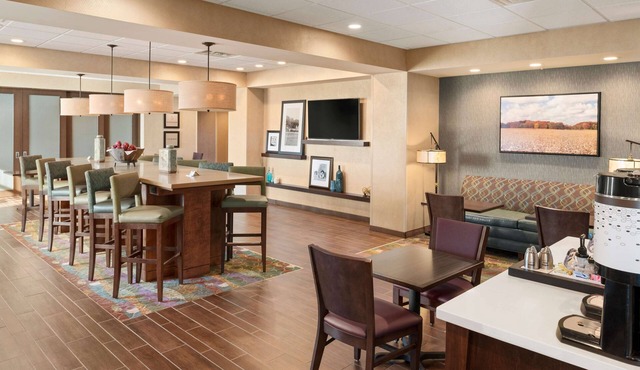 Hampton Inn Lincoln Airport