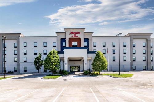 Hampton Inn Omaha/West Dodge Road, Old Mill