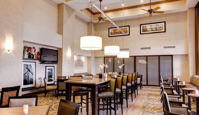 Hampton Inn & Suites Addison