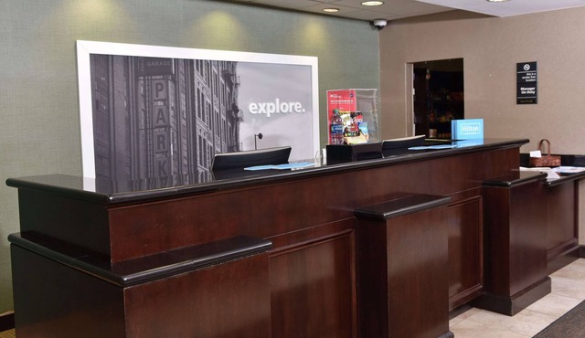 Hampton Inn & Suites Alexandria