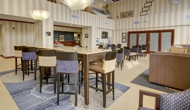 Hampton Inn & Suites Alexandria