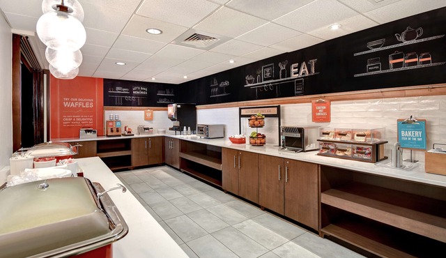 Hampton Inn & Suites Alexandria Old Town Area South