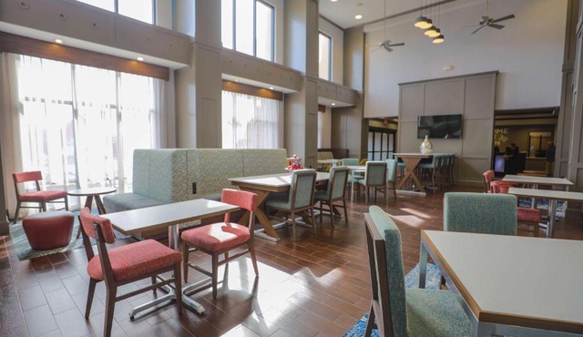 Hampton Inn & Suites Bay City