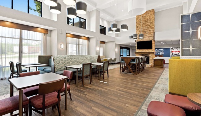 Hampton Inn & Suites Canton