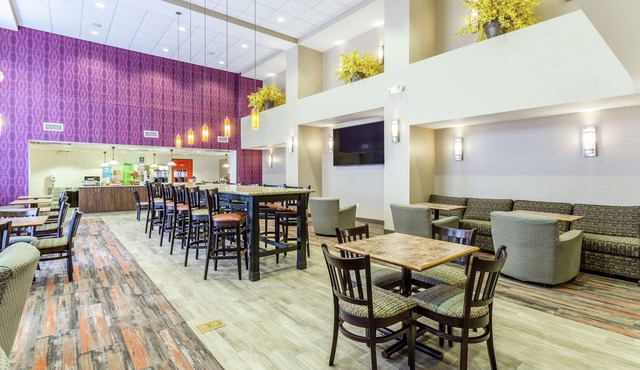 Hampton Inn & Suites Chicago-Libertyville