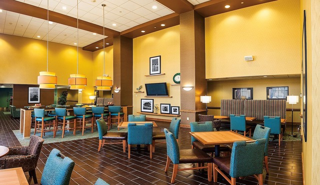 Hampton Inn & Suites Chesapeake-Square Mall