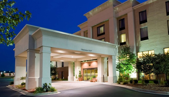 Hampton Inn & Suites Cincinnati-Union Center