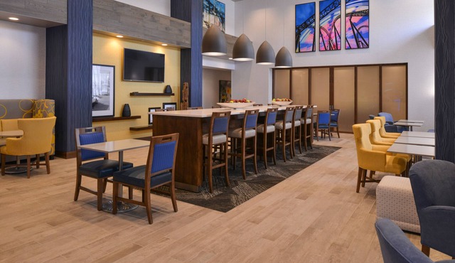 Hampton Inn & Suites Cincinnati-Mason