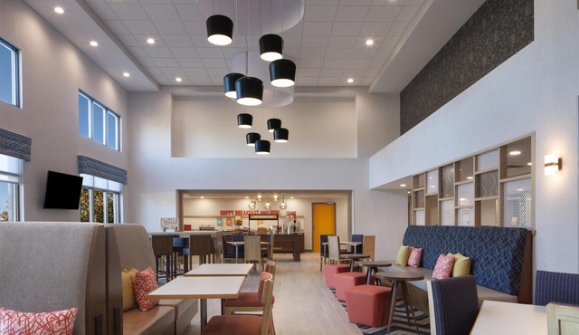 Hampton Inn & Suites Cleveland Mentor