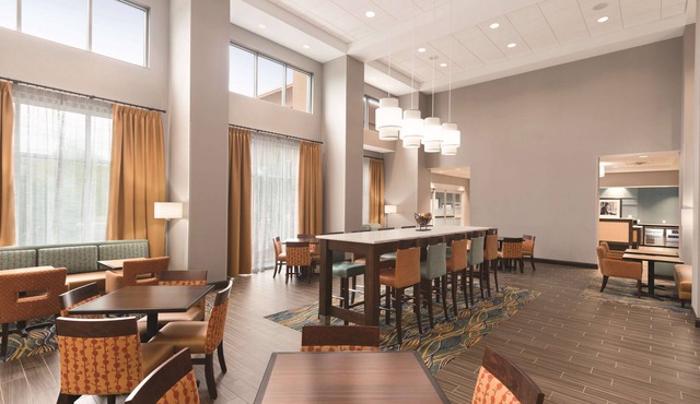 Hampton Inn & Suites Deland