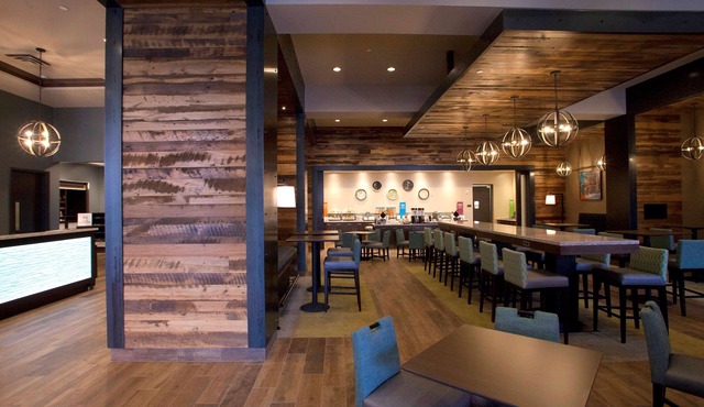 Hampton Inn & Suites Downtown St. Paul