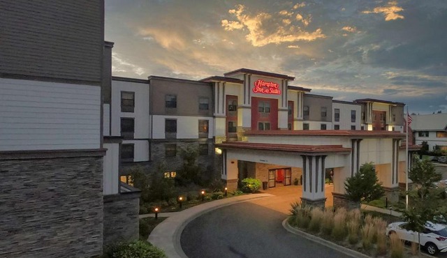 Hampton Inn & Suites DuPont
