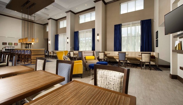 Hampton Inn & Suites Falls Church