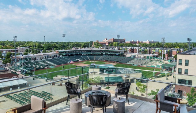 Hampton Inn & Suites Fort Wayne Downtown