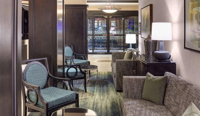 Hampton Inn & Suites Gainesville-Downtown