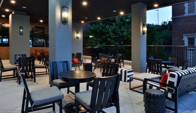 Hampton Inn & Suites Greensboro Downtown