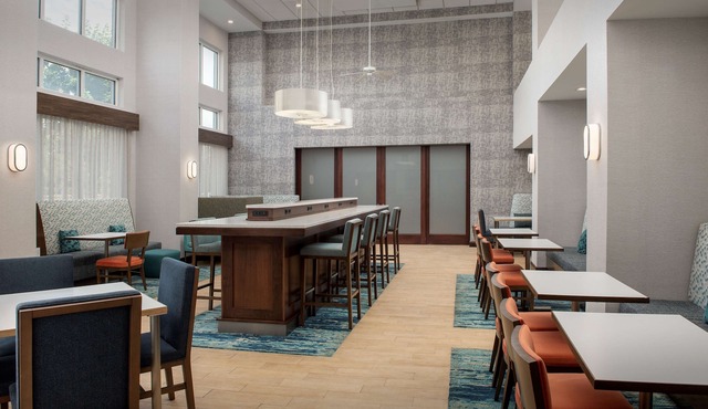 Hampton Inn & Suites Holly Springs