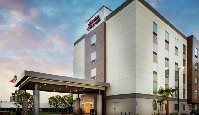 Hampton Inn & Suites Irvine/Orange County Airport