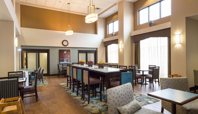 Hampton Inn & Suites Jamestown