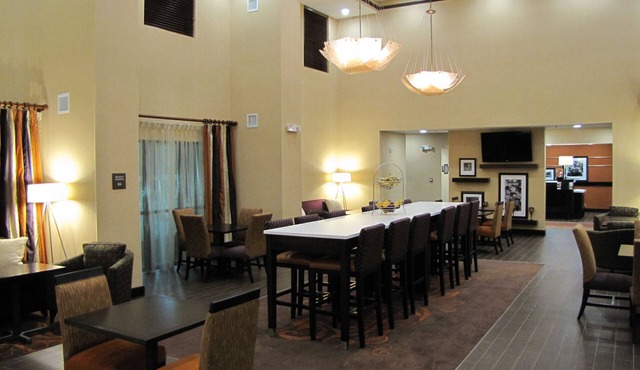 Hampton Inn & Suites Jamestown, ND