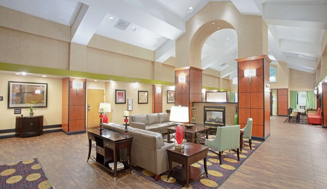 Hampton Inn & Suites Kansas City-Merriam