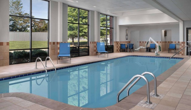 Hampton Inn & Suites-Knoxville/North I-75