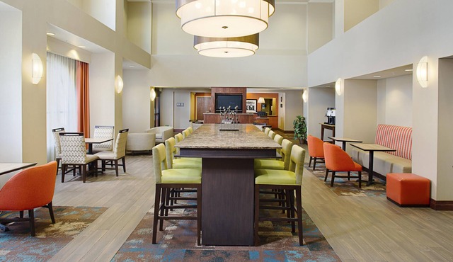 Hampton Inn & Suites Lancaster