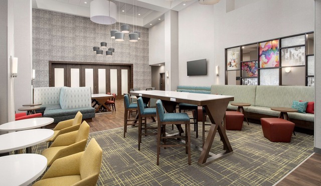 Hampton Inn & Suites Lexington Columbia