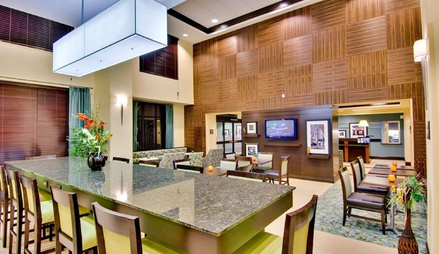 Hampton Inn & Suites Moreno Valley