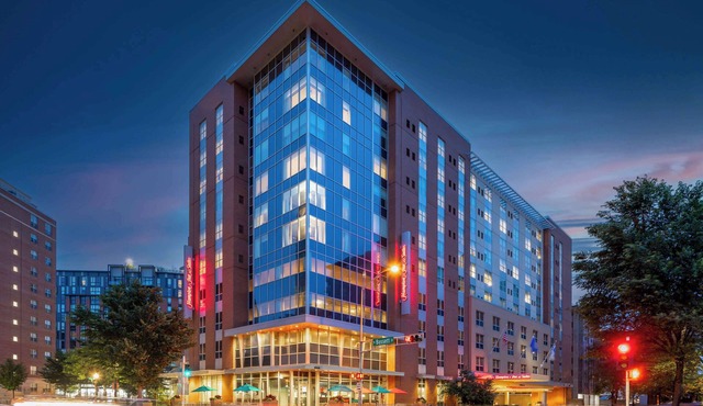 Hampton Inn & Suites Madison/Downtown