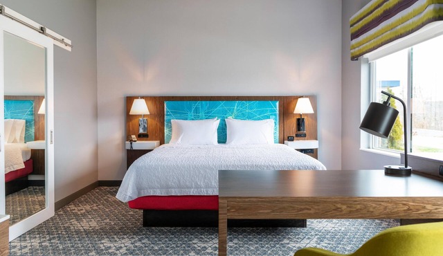 Hampton Inn & Suites Marshfield