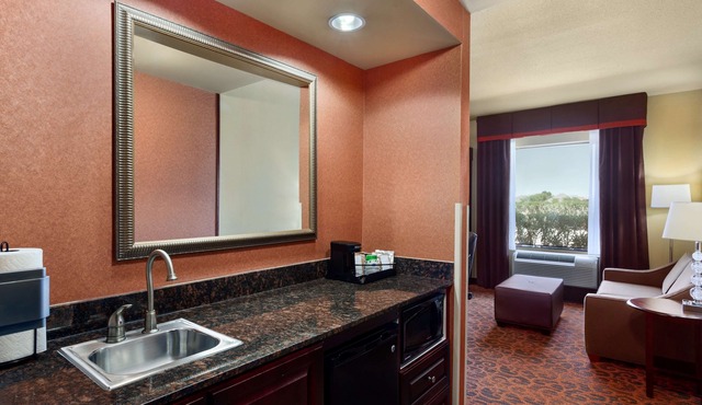 Hampton Inn & Suites Mission