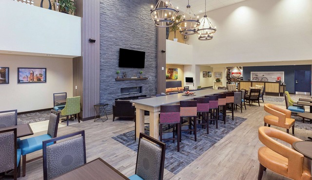 Hampton Inn & Suites Morgantown/University Town Centre