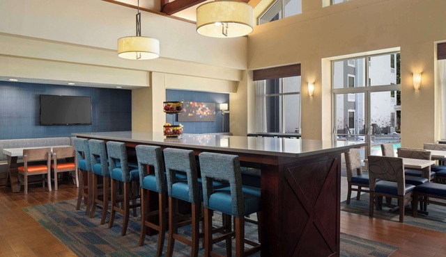 Hampton Inn & Suites Newport News (Oyster Point)