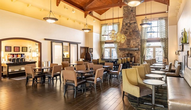 Hampton Inn & Suites Newtown