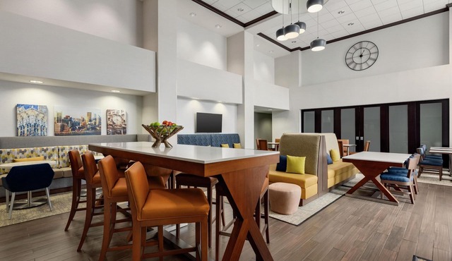 Hampton Inn & Suites Pittsburgh/Harmarville