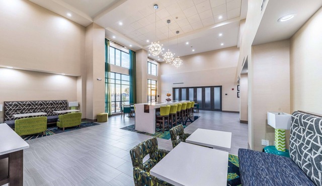 Hampton Inn & Suites Pryor