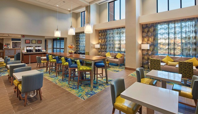 Hampton Inn & Suites Sacramento at Csus