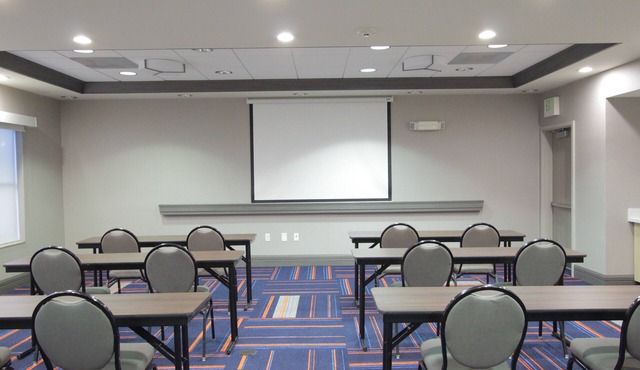 Hampton Inn & Suites Seal Beach