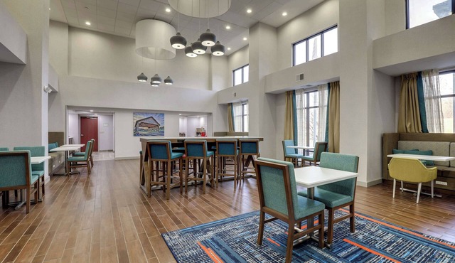 Hampton Inn & Suites St. Louis-Edwardsville
