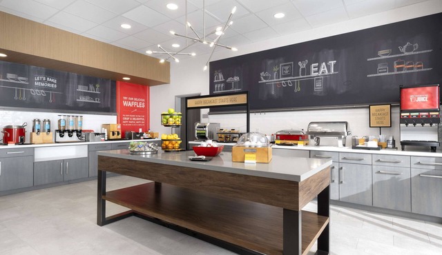 Hampton Inn & Suites St. Charles Old Town Area