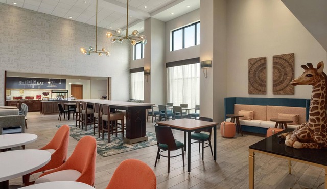 Hampton Inn & Suites Tampa Busch Gardens Area